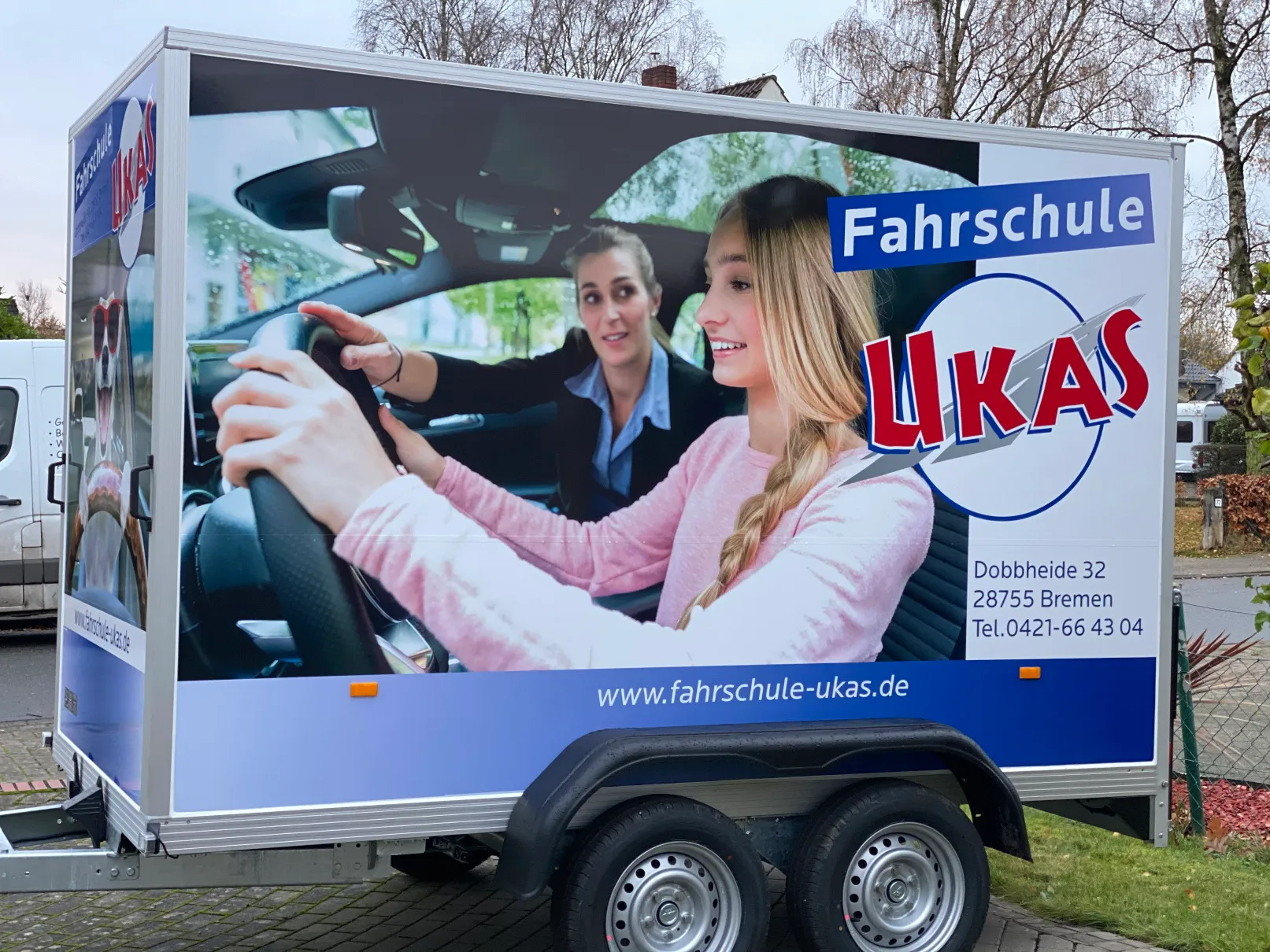 Ukas - Fahrschule - Auto