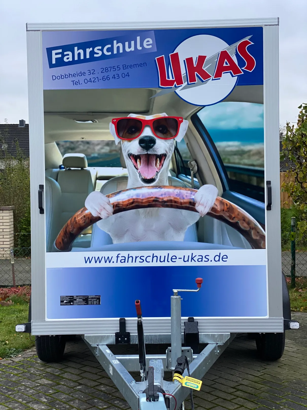 Ukas - Fahrschule - Auto