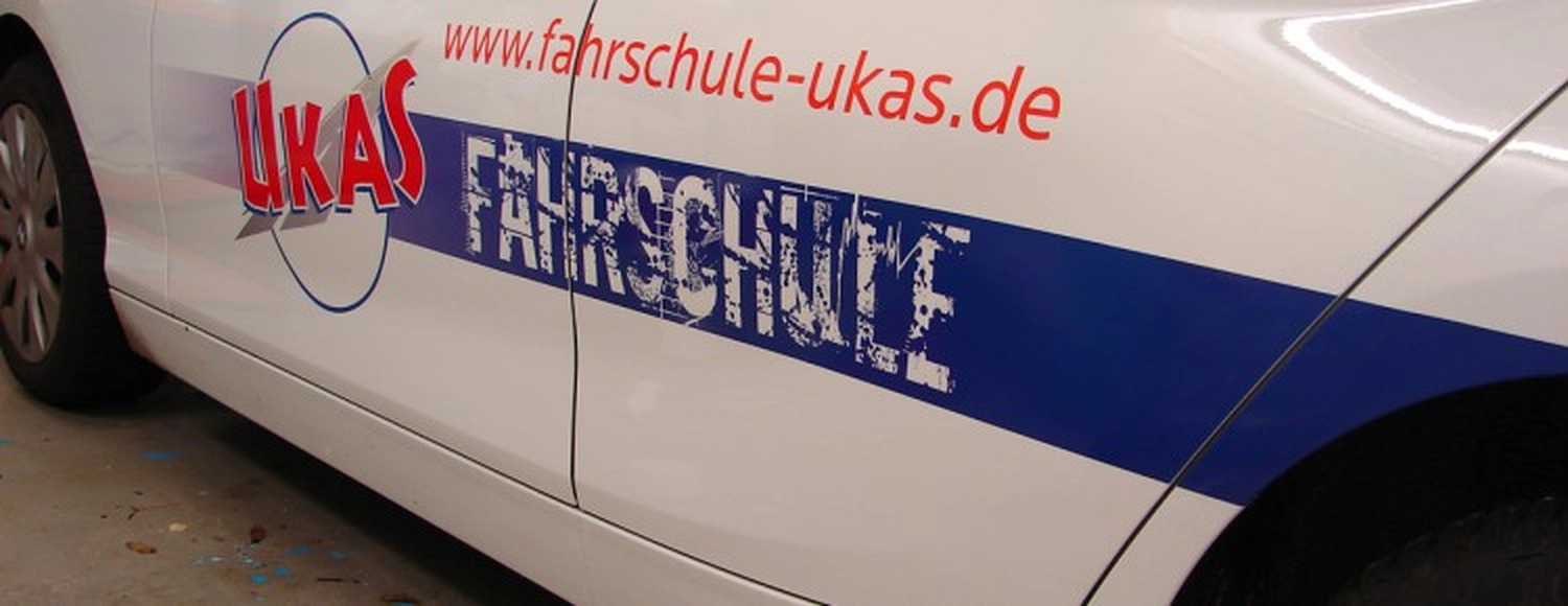Ukas - Fahrschule - Auto